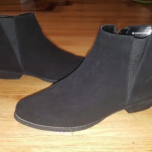 BLONDO Waterproof Booties Size 8